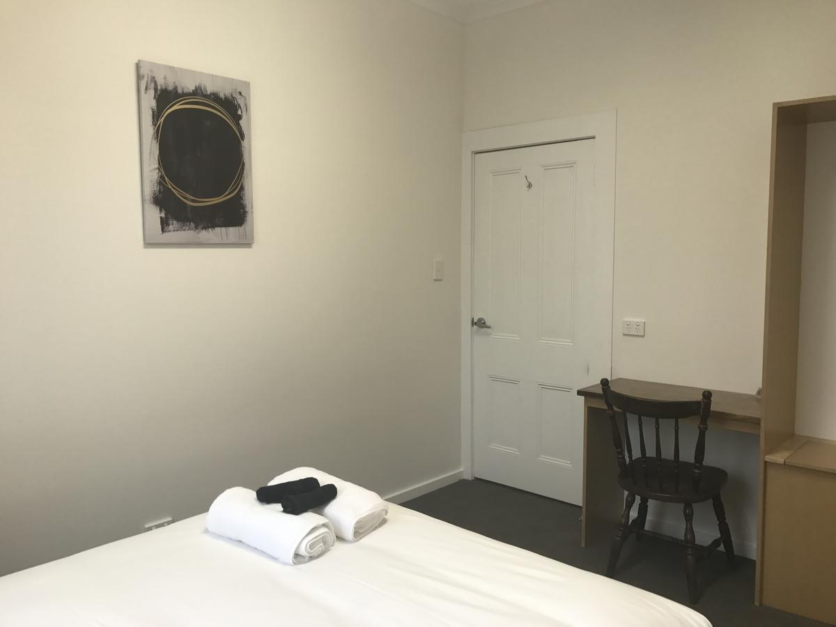 Okeefes Hotel Backpackers ลอนเชสตัน ภายนอก รูปภาพ