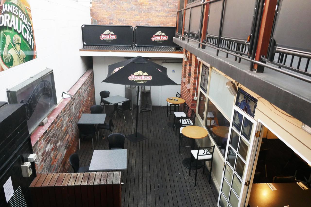 Okeefes Hotel Backpackers ลอนเชสตัน ภายนอก รูปภาพ
