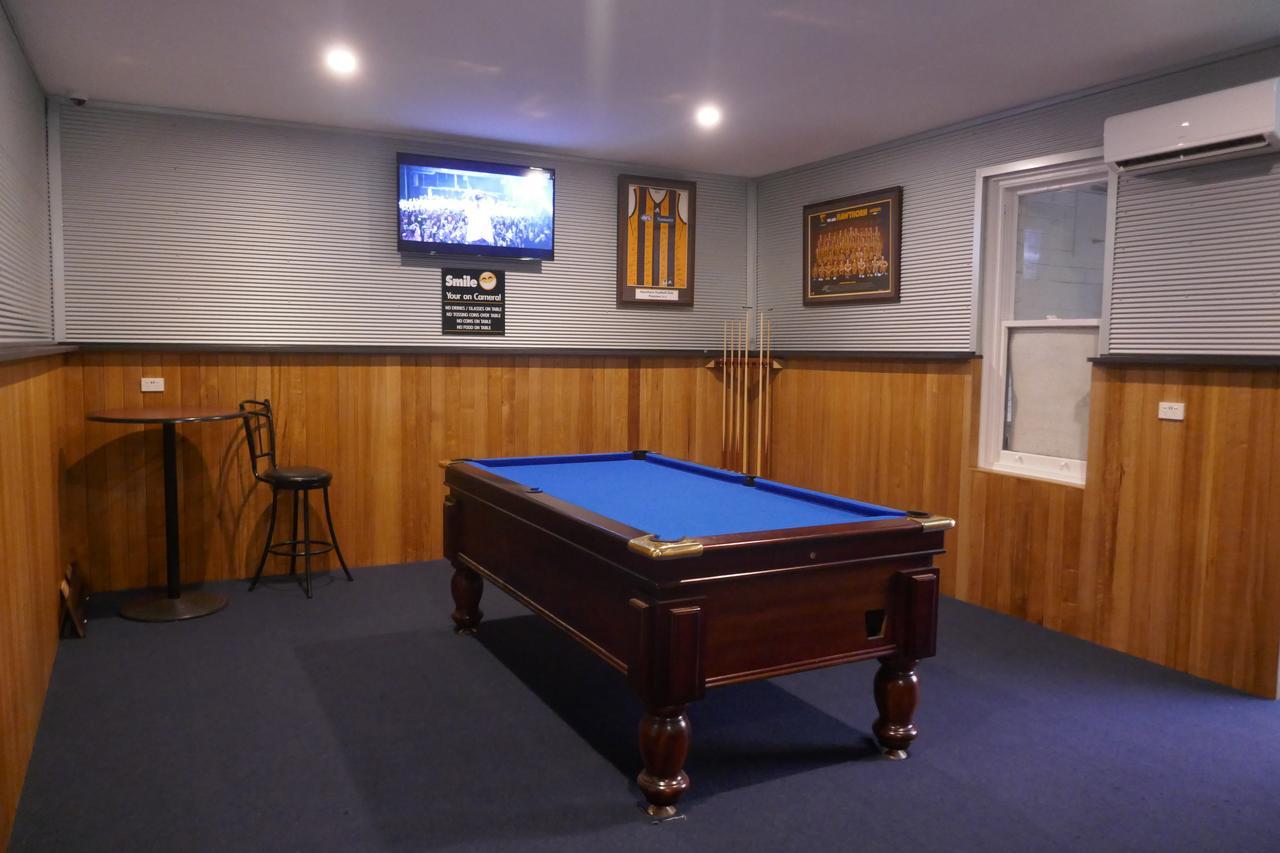Okeefes Hotel Backpackers ลอนเชสตัน ภายนอก รูปภาพ