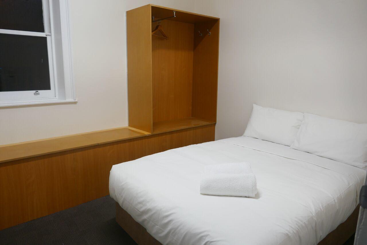 Okeefes Hotel Backpackers ลอนเชสตัน ภายนอก รูปภาพ