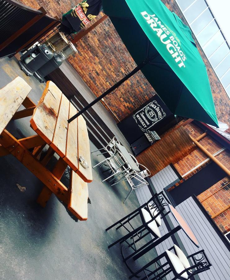 Okeefes Hotel Backpackers ลอนเชสตัน ภายนอก รูปภาพ